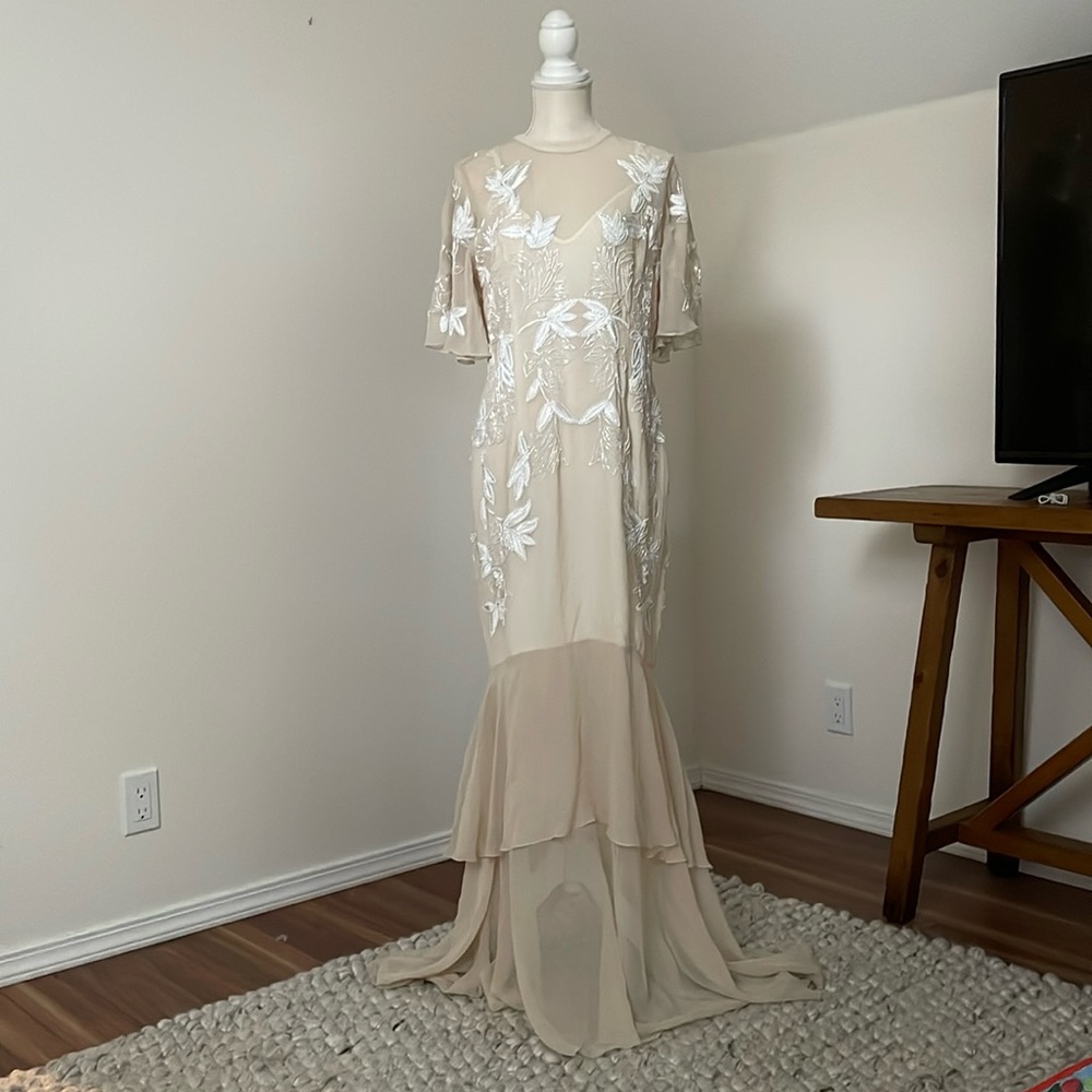 Hope & Ivy Beaded + Embroidered Fishtail Dress